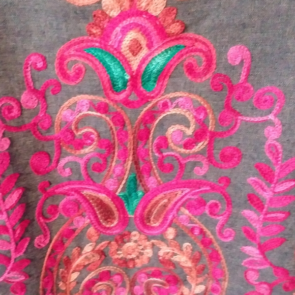 Gorgeous Entro Embroidered Tasseled Tank - Picture 2 of 7